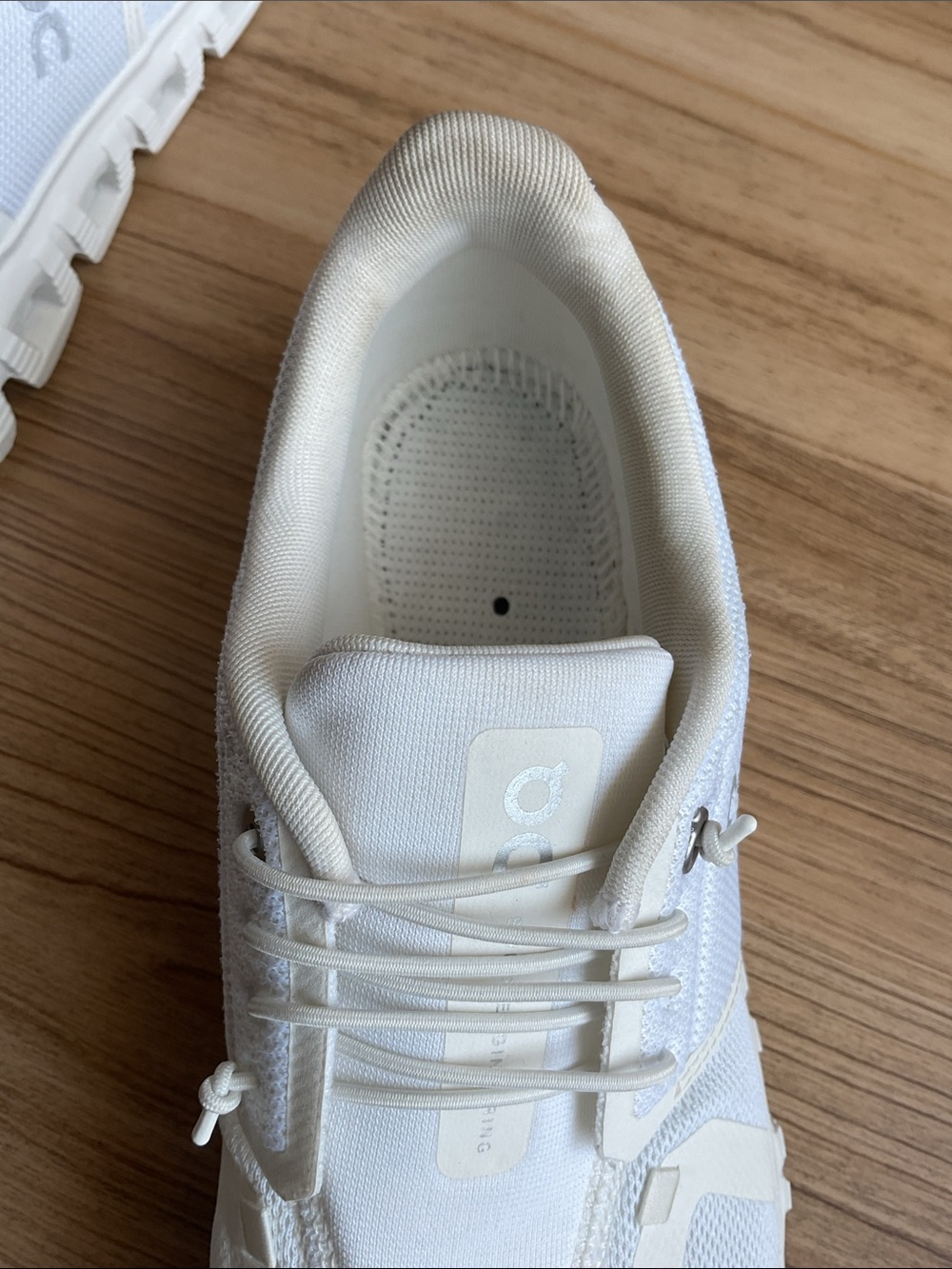 On Running women White Sneakers - Picture 8 of 9
